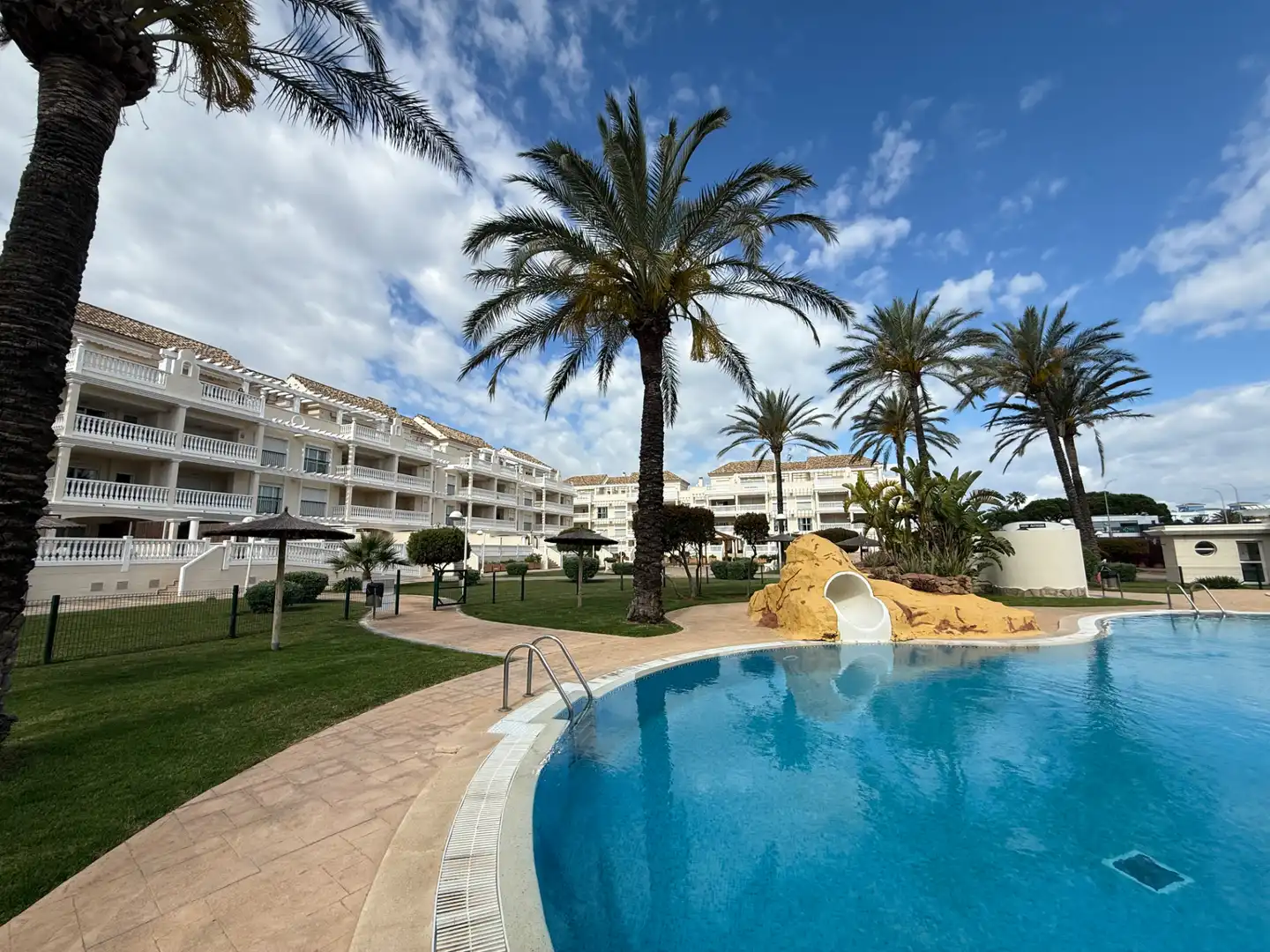Piscina de Apartament en venda en Dénia amb Aire condicionat, Calefacció i Terrassa
