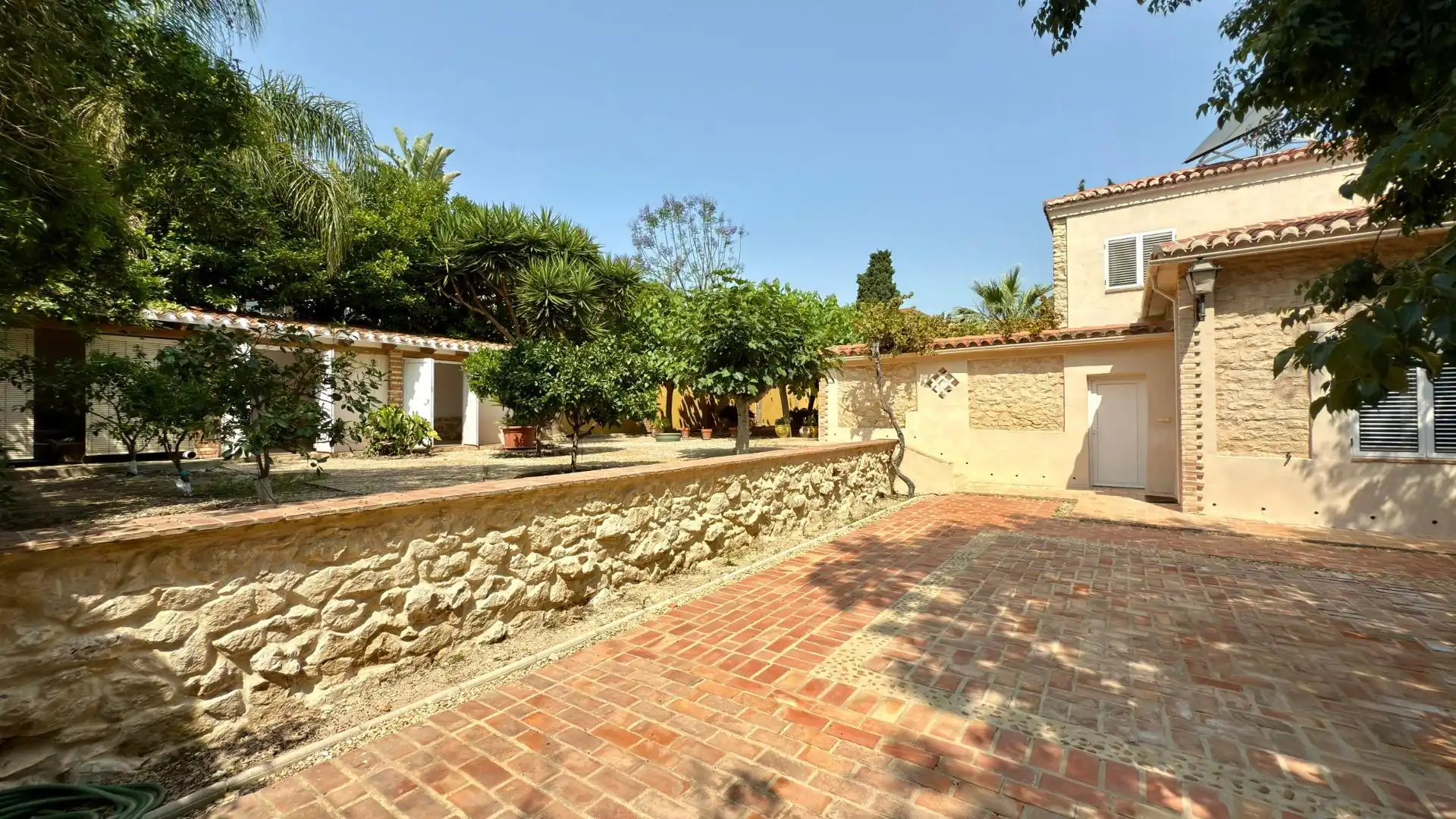 Jardí de Casa o xalet en venda en Alicante / Alacant amb Aire condicionat, Calefacció i Jardí privat
