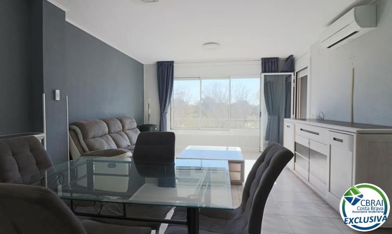 Menjador de Apartament en venda en Empuriabrava amb Calefacció, Jardí privat i Piscina comunitària
