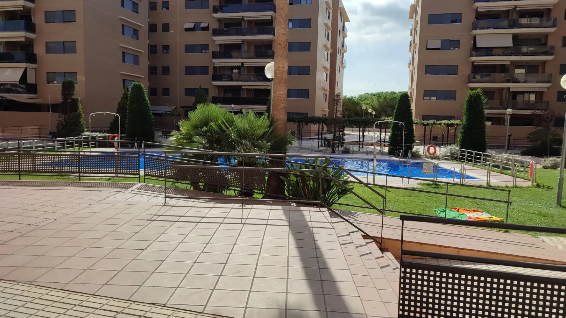 Schwimmbecken von Wohnung zum Verkauf in Reus mit Klimaanlage, Heizung und Terrasse