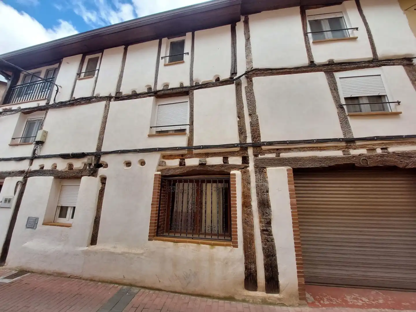 Vista exterior de Casa adosada en venda en Camprovín