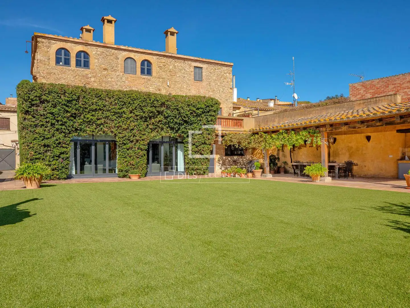 Jardí de Casa o xalet en venda en Ullastret amb Aire condicionat, Calefacció i Jardí privat