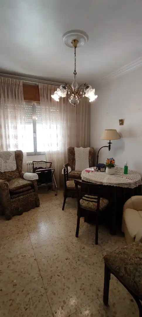 Sala d'estar de Pis en venda en Ourense Capital  amb Calefacció, Forn i Balcó