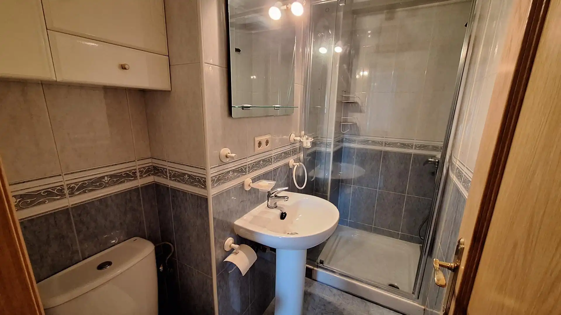 Baño de Apartamento de alquiler en Burgos con Calefacción