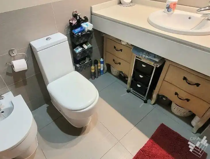 Badezimmer von Wohnungen zum Verkauf in Casco Urbano