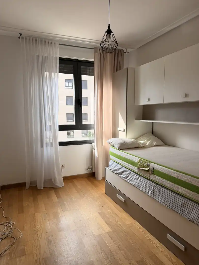 Habitación de Piso en venta en  Logroño con Calefacción, Parquet y Trastero