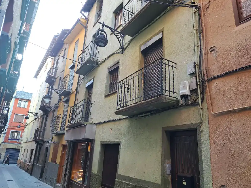 Außenansicht von Wohnungen zum Verkauf in Puigcerdà mit Heizung, Parkett und Abstellraum