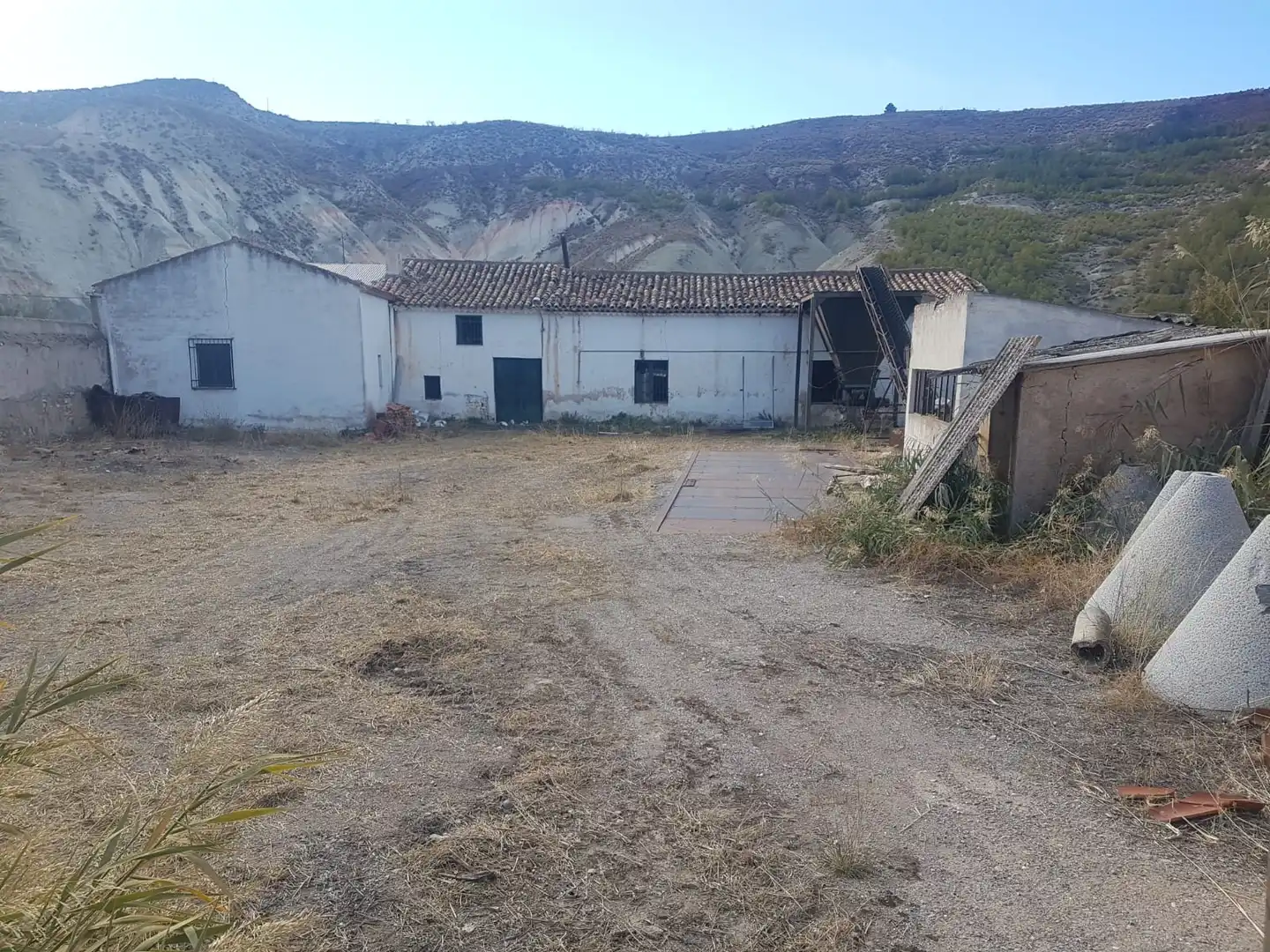 Nau industrial en venda en Hinojares