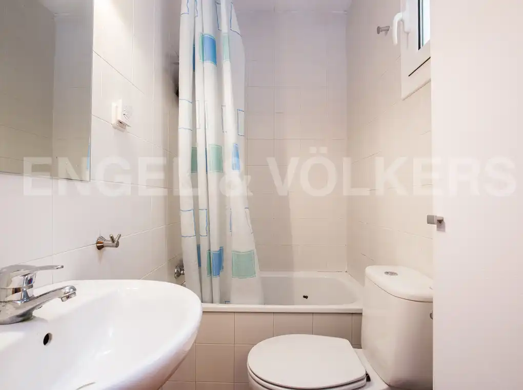 Bathroom of Flat for sale in Barcelona  with Heating