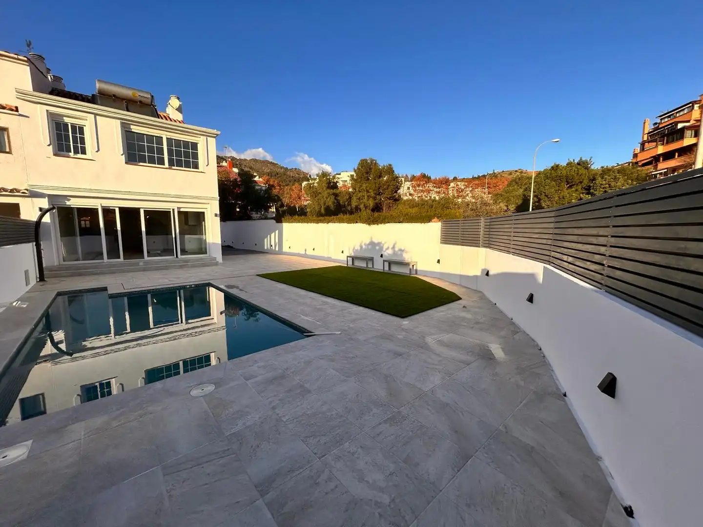 Swimming pool of Houses for sale in Marbella  with Air Conditioner, Heating and Private garden