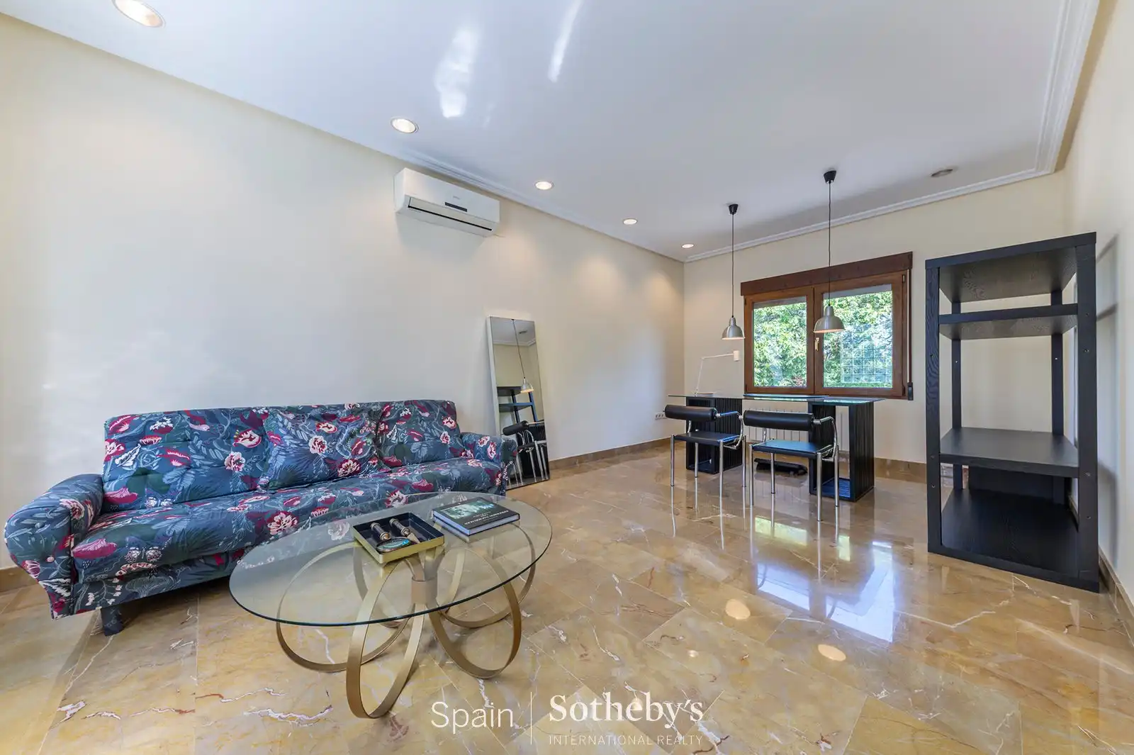 Sala d'estar de Casa o xalet en venda en Elche / Elx amb Aire condicionat, Calefacció i Jardí privat