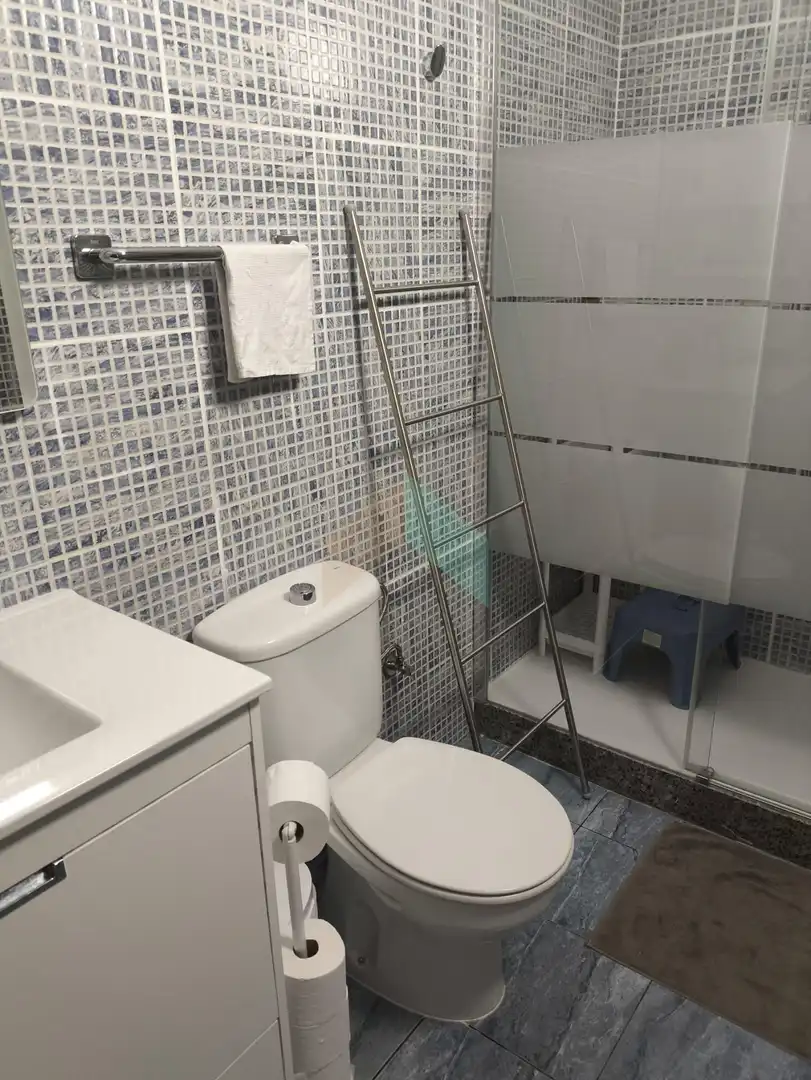 Badezimmer von Wohnungen zum Verkauf in Arona mit Möbliert