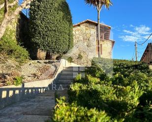 Vista exterior de Casa o xalet en venda en Bueu amb Calefacció, Jardí privat i Terrassa