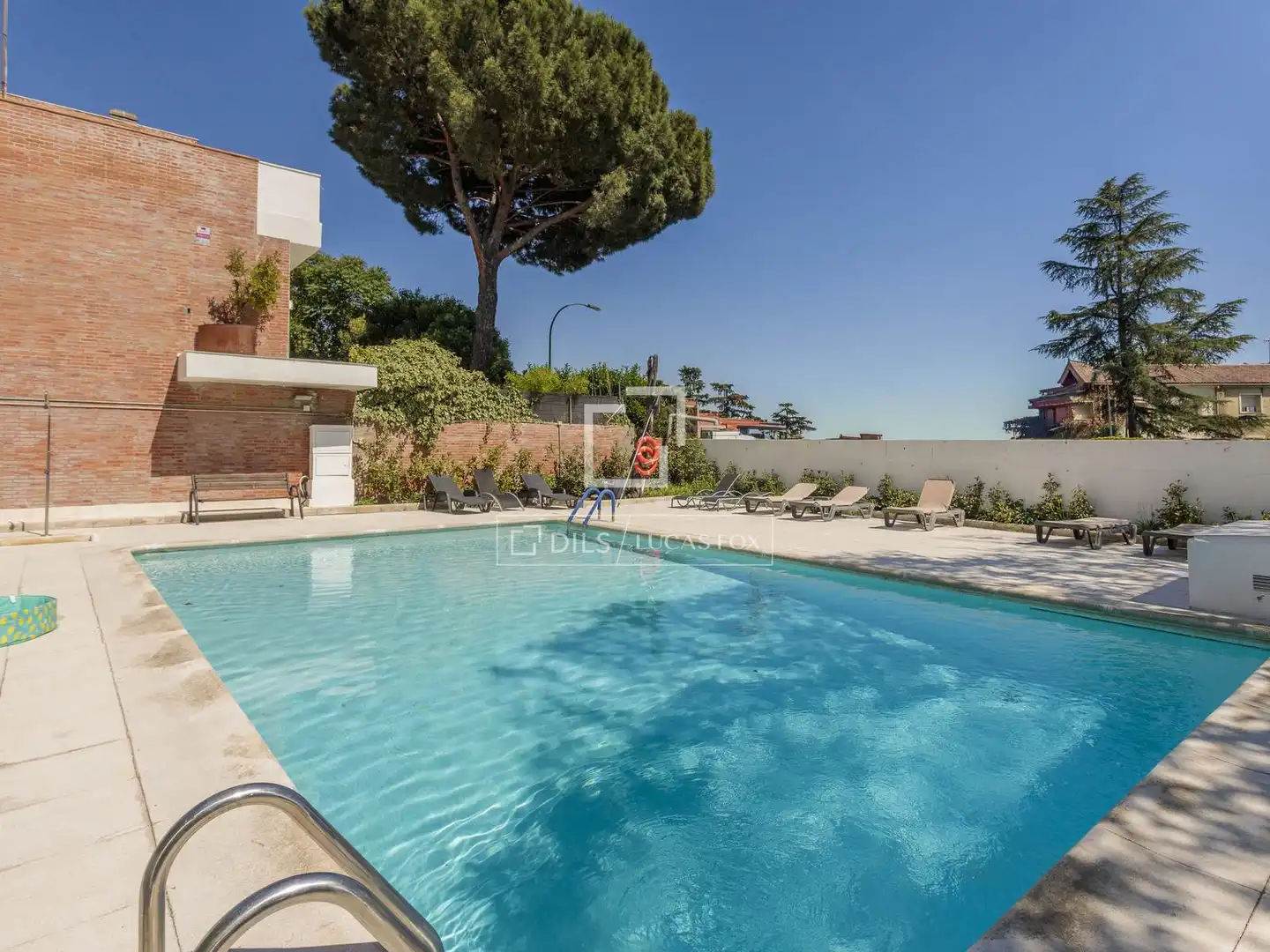 Swimming pool of Flat for rent in Madrid  with Air Conditioner, Heating and Private garden