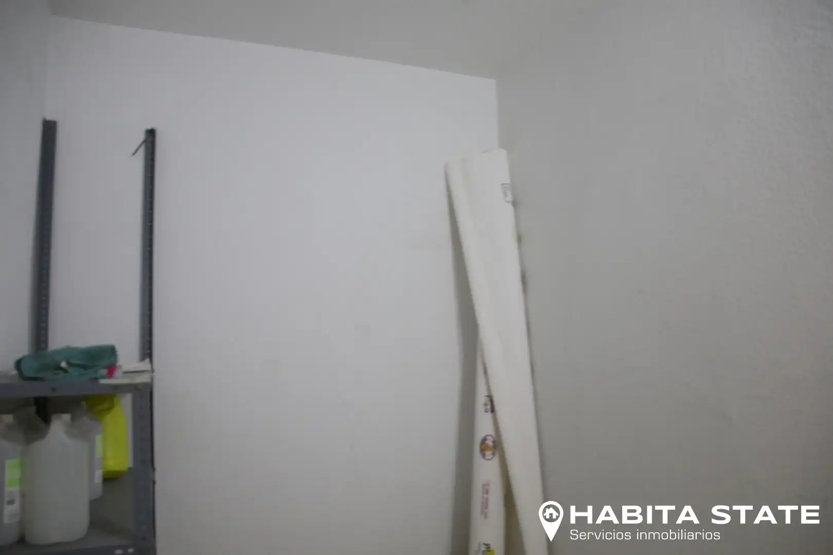 Habitación de Local en venta en Almería con Aire acondicionado