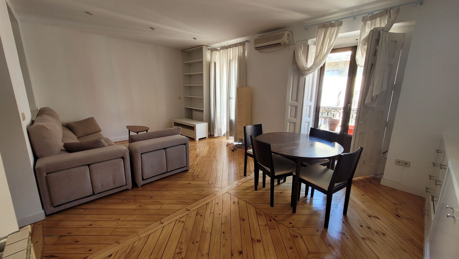 Sala d'estar de Pis de lloguer en  Madrid Capital amb Aire condicionat, Calefacció i Moblat