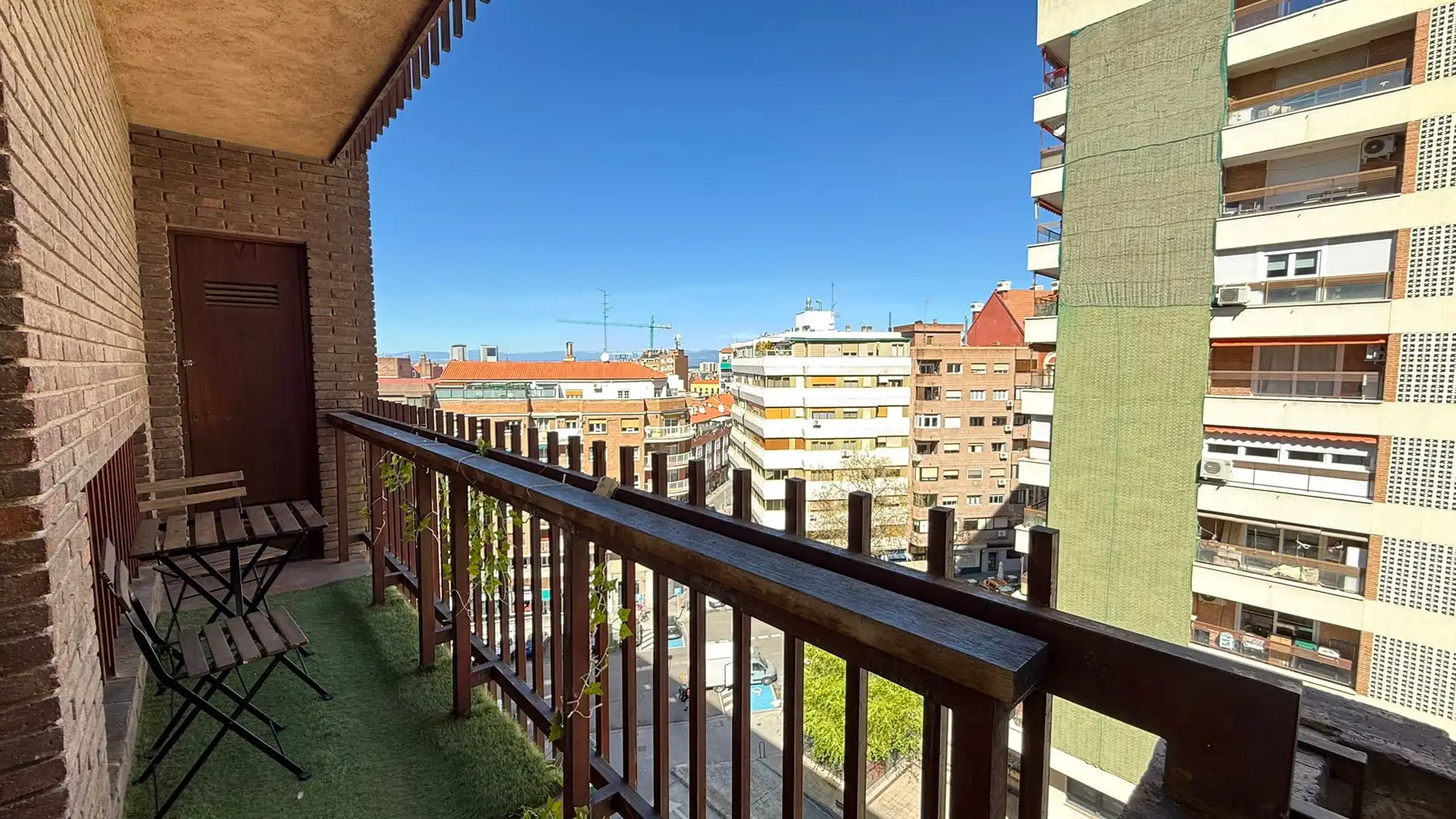 Vista exterior de Estudio de alquiler en  Madrid Capital con Aire acondicionado, Calefacción y Jardín privado