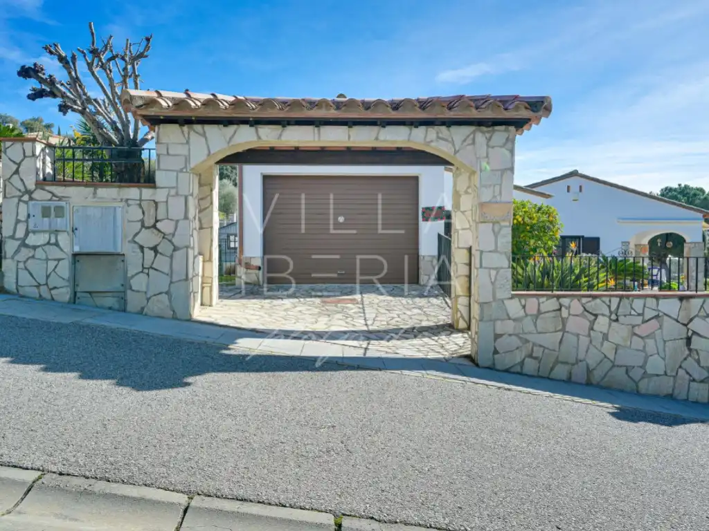 Vista exterior de Casa o chalet en venta en Calonge i Sant Antoni con Calefacción, Jardín privado y Piscina