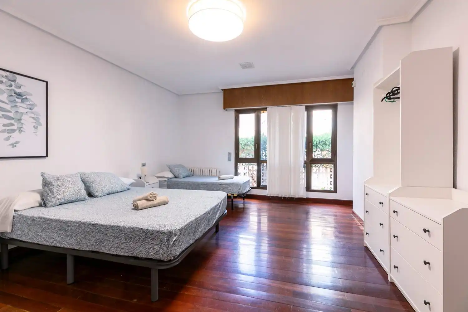 Dormitori de Casa o xalet en venda en Jaca amb Calefacció, Jardí privat i Terrassa