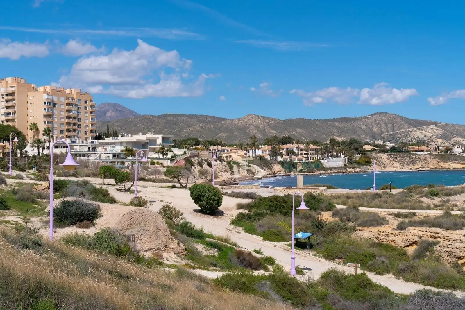 Vista exterior de Apartament en venda en El Campello amb Aire condicionat, Calefacció i Jardí privat