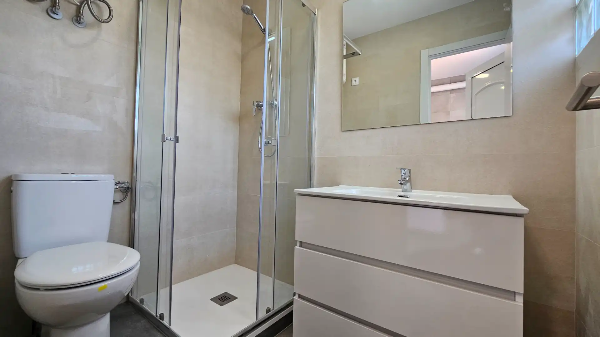 Badezimmer von Wohnung zum Verkauf in Torredembarra mit Ofen und Balkon