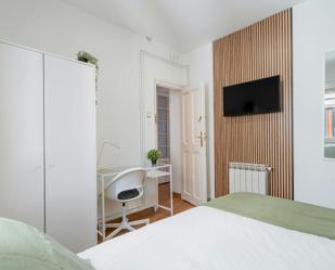 Bedroom of Flat to share in  Madrid Capital  with Heating, Washing machine and TV