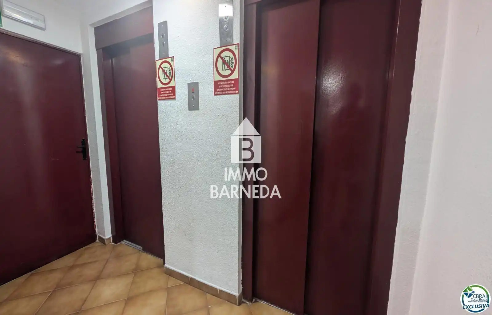 Parkplatz von Wohnung zum Verkauf in Empuriabrava mit Heizung, Terrasse und Möbliert