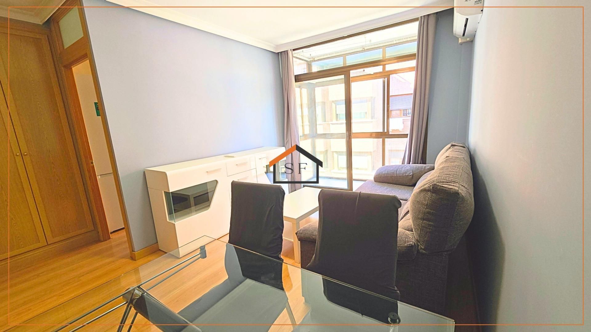 Living room of Flat for sale in  Madrid Capital  with Air Conditioner, Heating and Parquet flooring