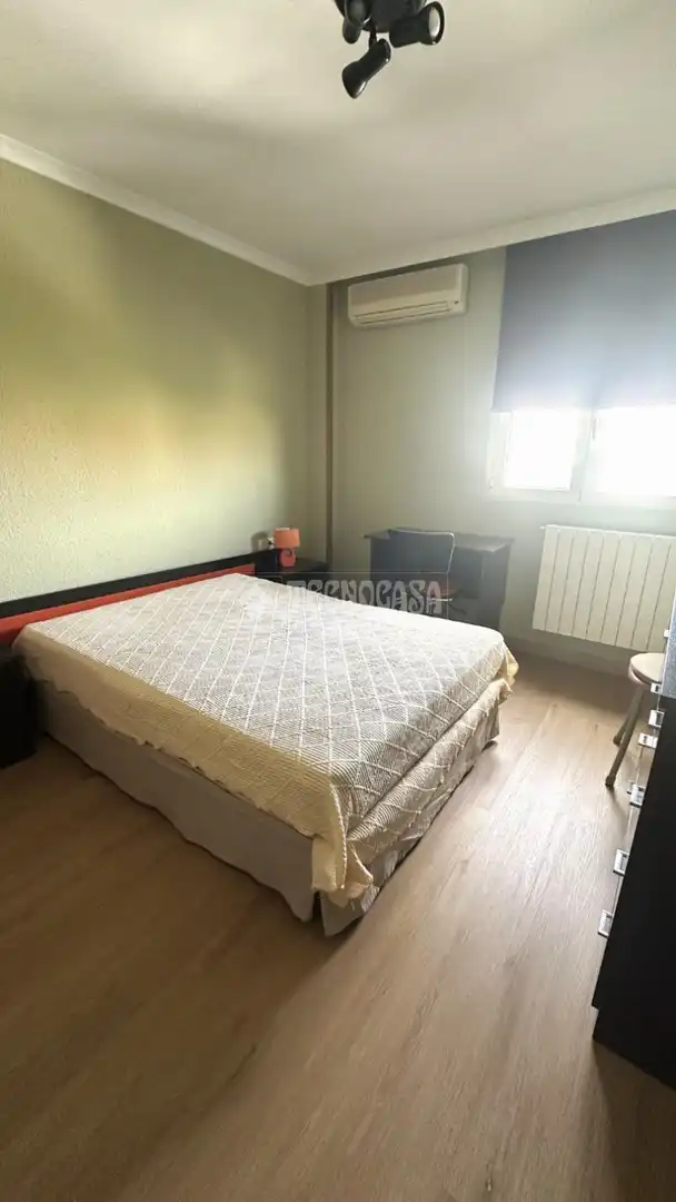 Bedroom of Flat for rent in Granada  with Heating and Balcony
