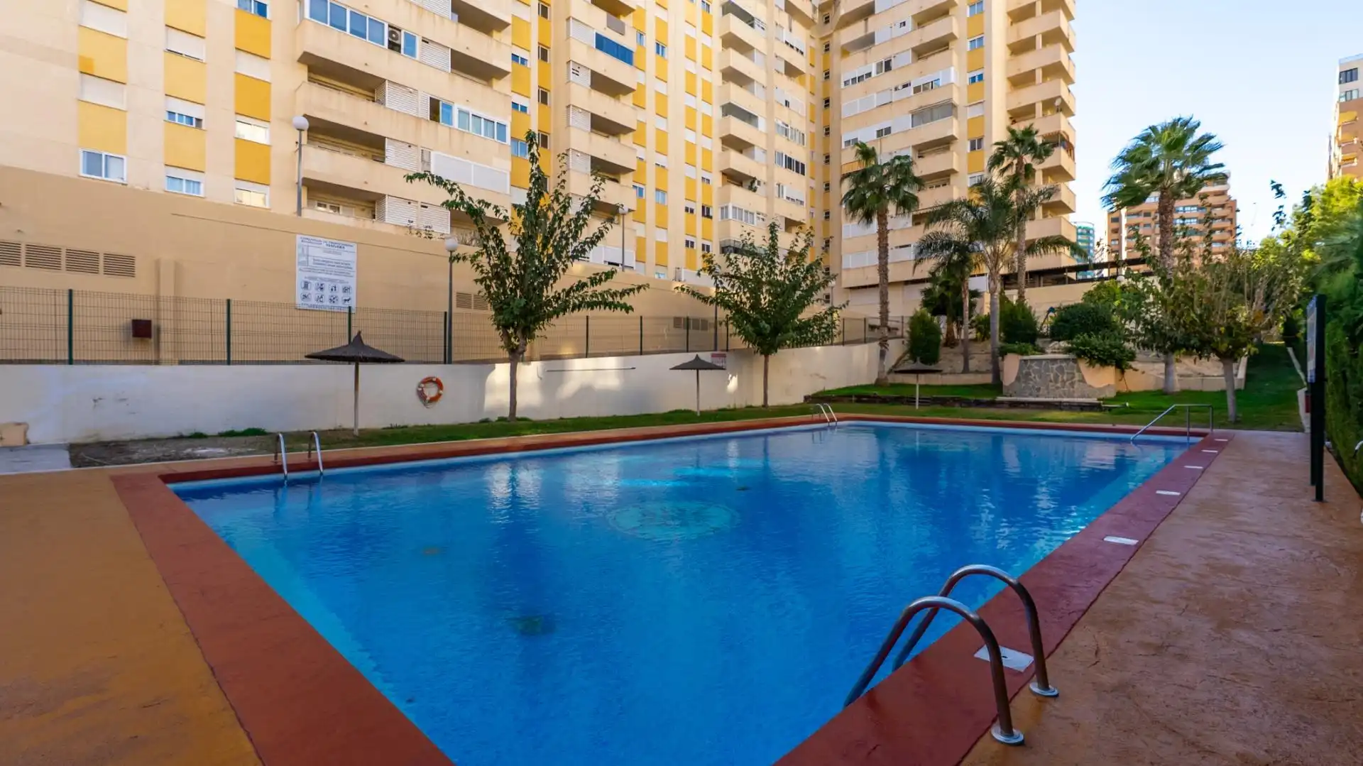 Swimming pool of Attic for rent in Villajoyosa / La Vila Joiosa  with Air Conditioner, Heating and Private garden