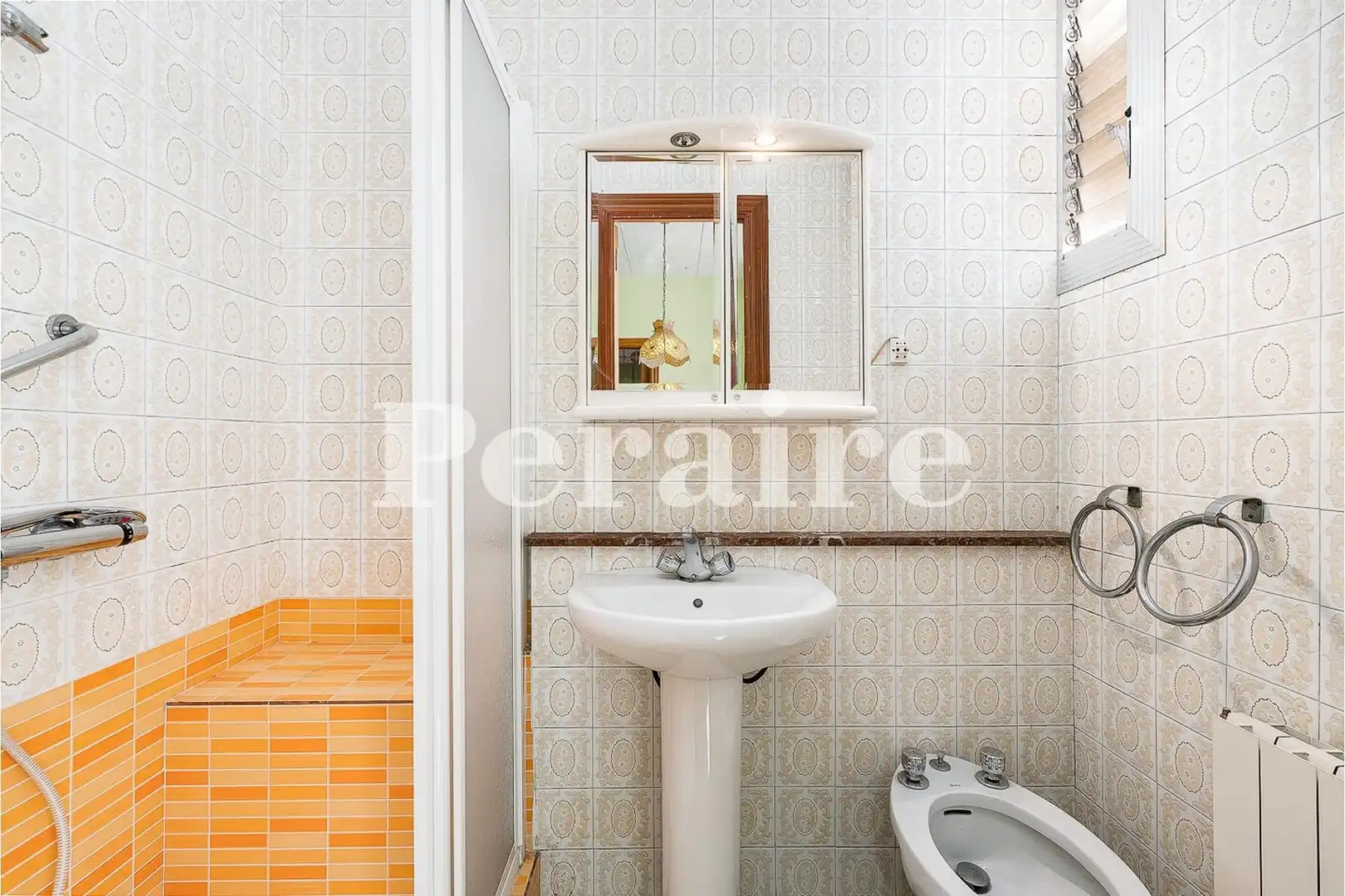 Badezimmer von Wohnung zum Verkauf in Barcelona mit Klimaanlage, Heizung und Parkett