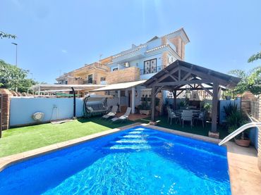 Villa avec balcon à louer à El Mojón