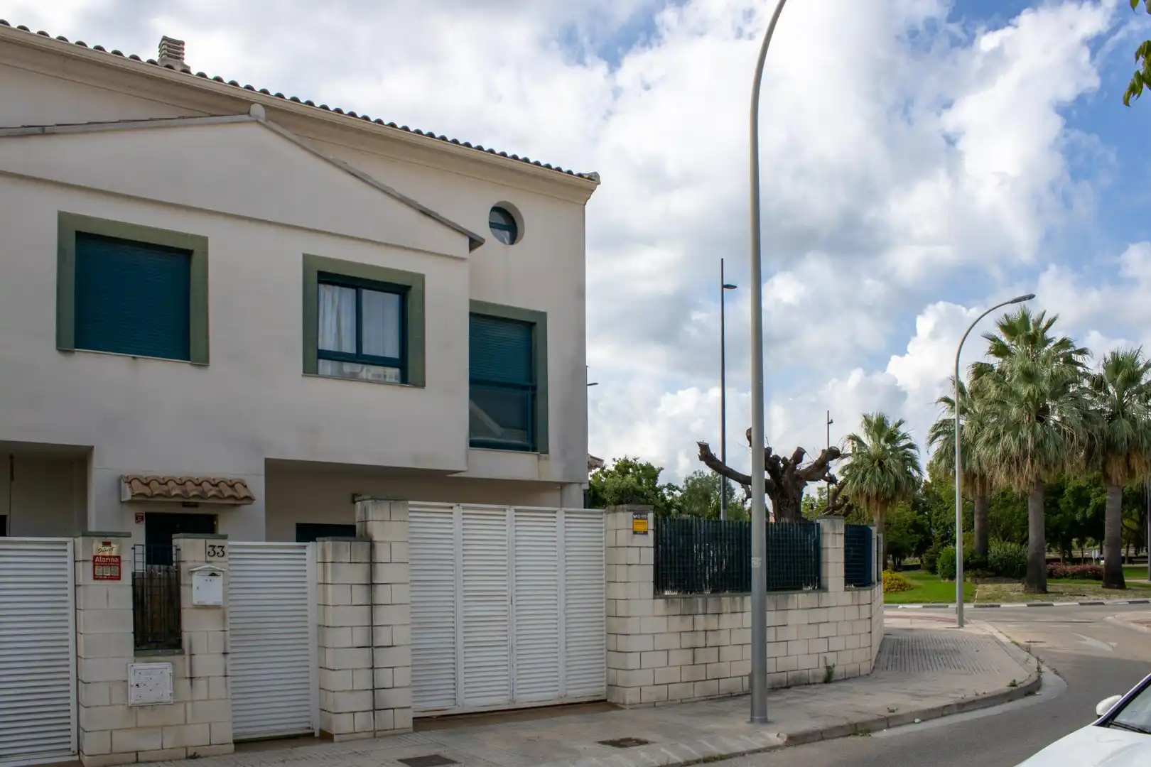 Außenansicht von Einfamilien-Reihenhaus zum Verkauf in Gandia mit Gemeinschaftspool
