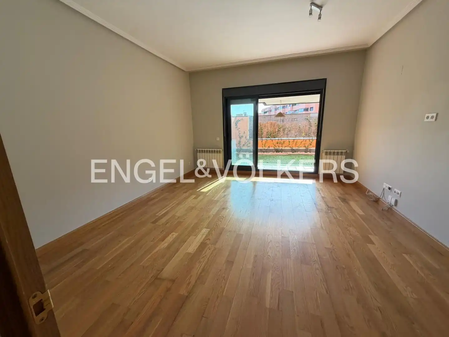 Sala de estar de Apartamento de alquiler en San Sebastián de los Reyes con Aire acondicionado, Calefacción y Jardín privado