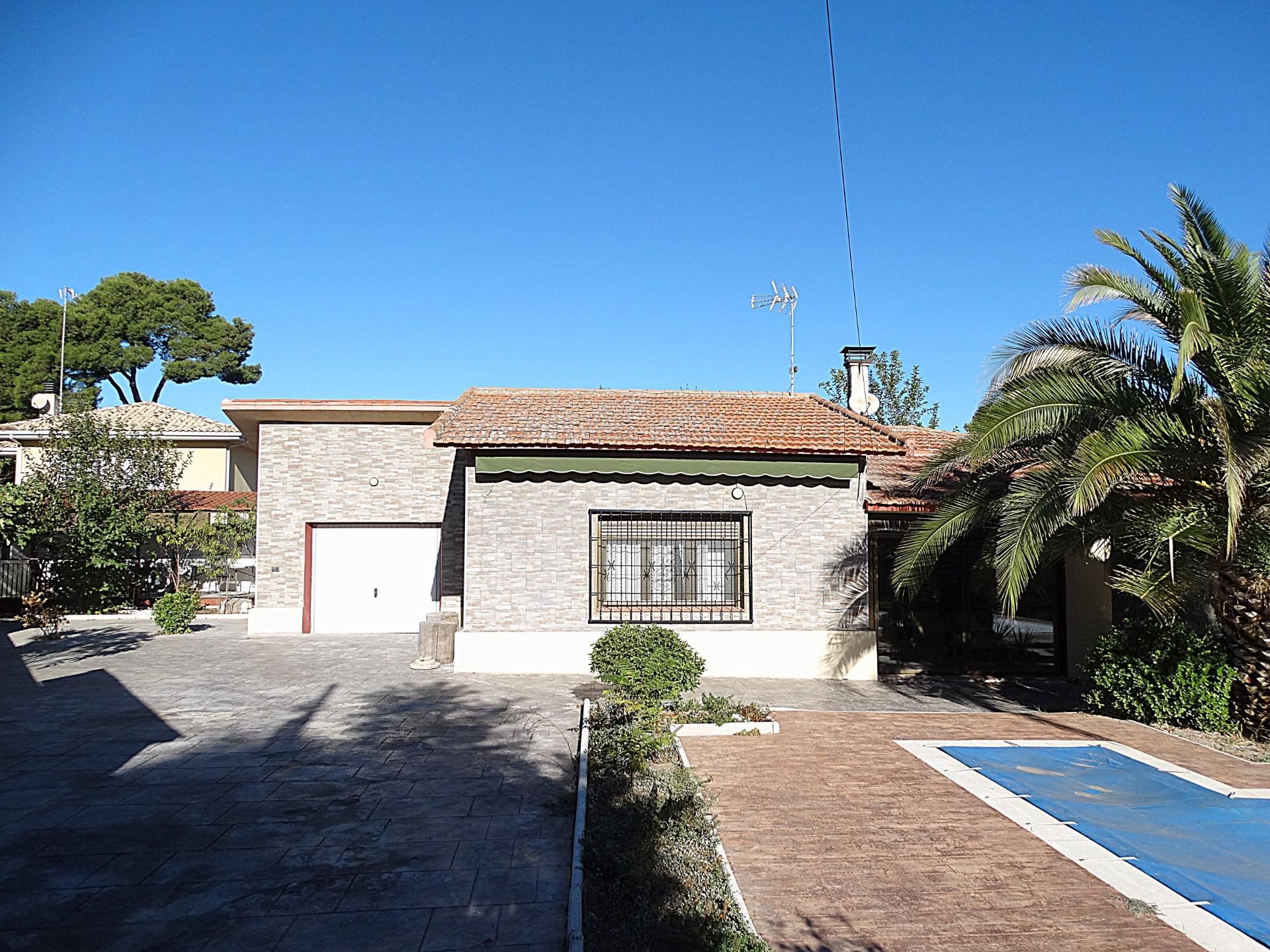 Exterior view of House or chalet for sale in Arganda del Rey  with Air Conditioner, Heating and Private garden