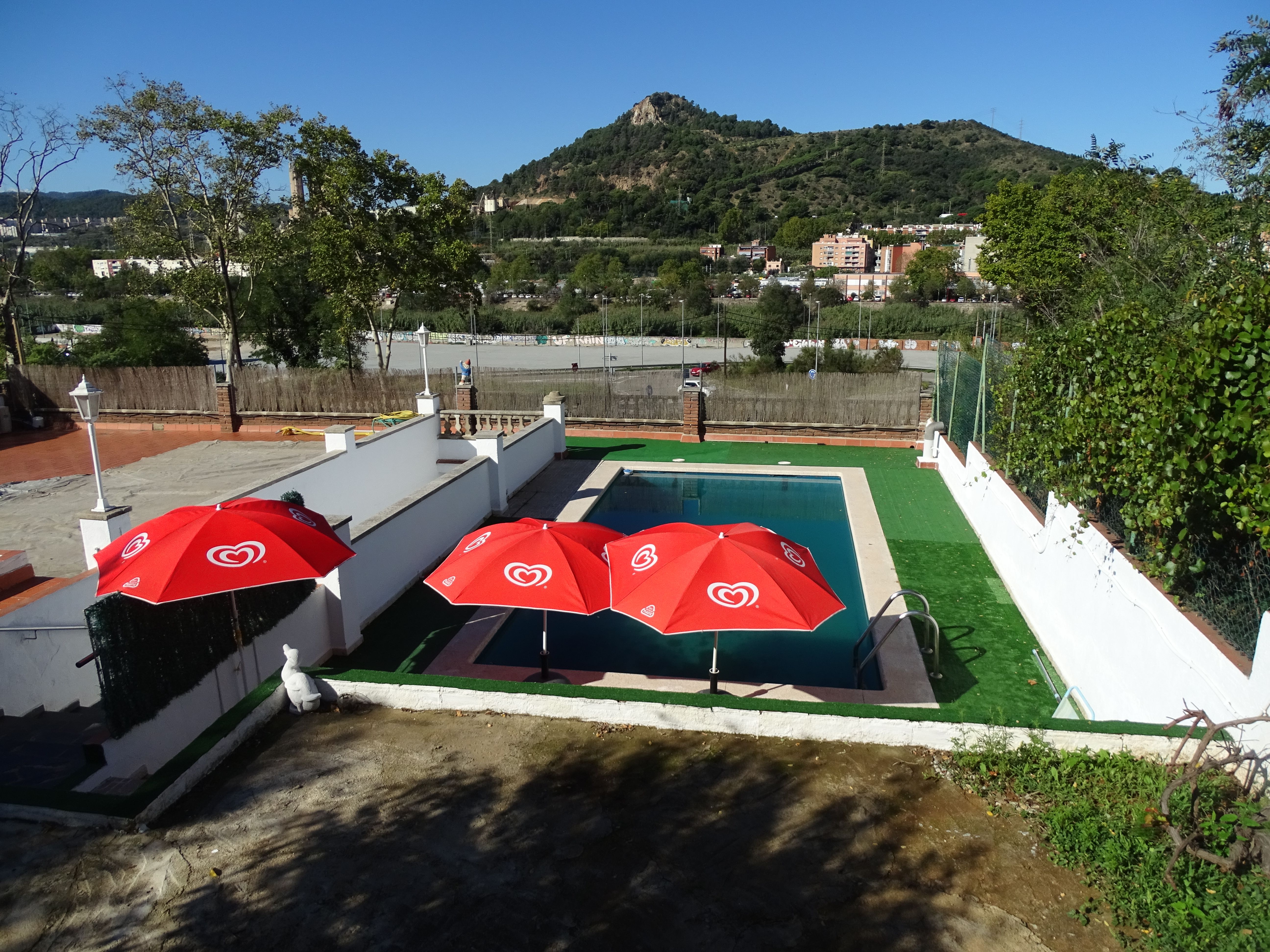 Swimming pool of House or chalet for sale in Montcada i Reixac  with Air Conditioner, Heating and Private garden