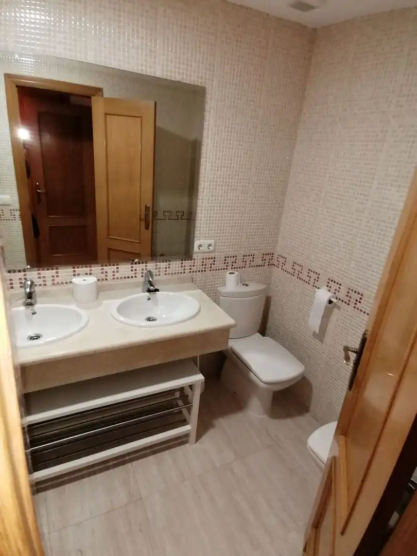 Badezimmer von Wohnung zur Miete in Algeciras mit Terrasse und Möbliert