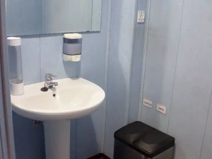 Badezimmer von Geschaftsraum zum Verkauf in Bilbao  mit Heizung und Möbliert