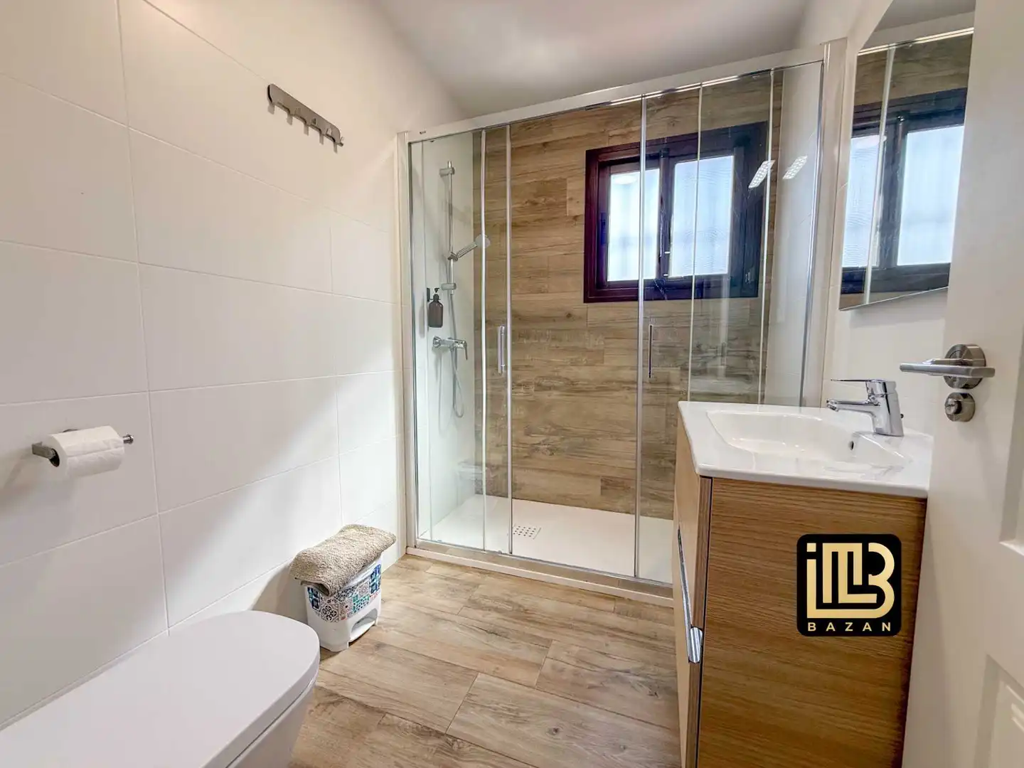 Badezimmer von Wohnung zum Verkauf in El Borge mit Klimaanlage, Heizung und Privatgarten