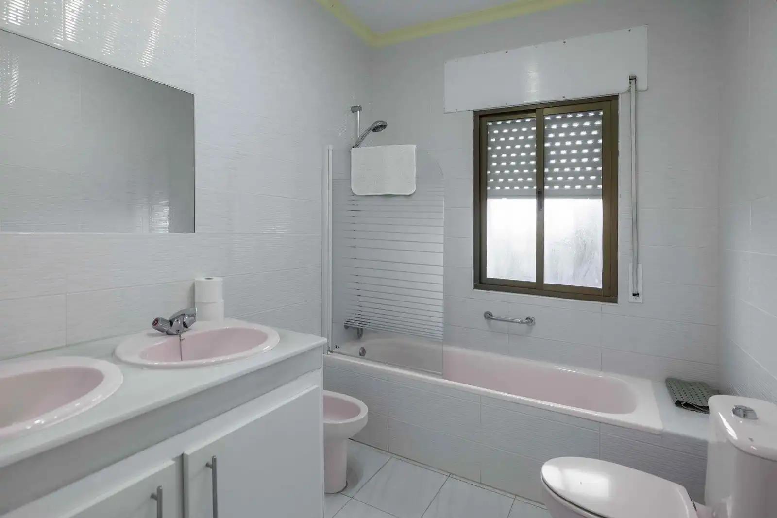 Bathroom of Detached homes for sale in Estepona  with Air Conditioner and Terrace