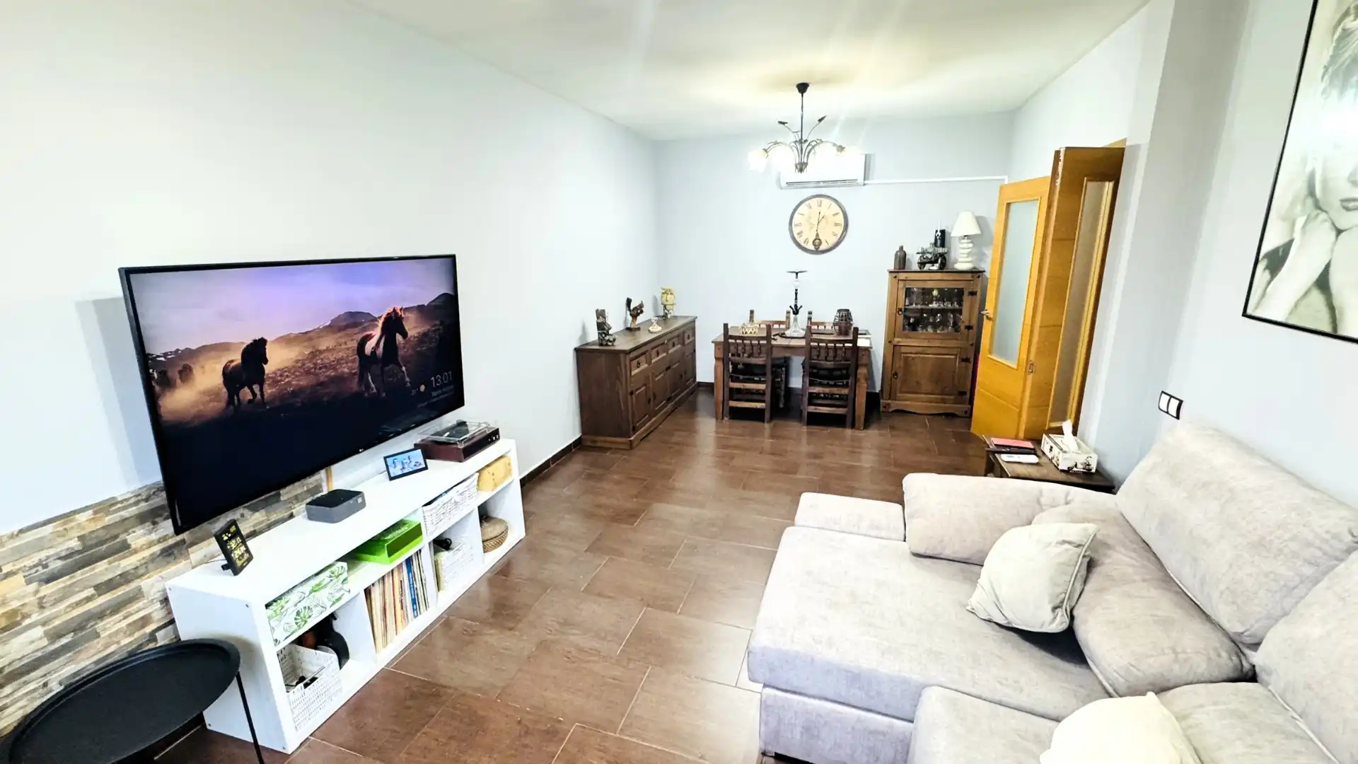 Sala d'estar de Casa o xalet en venda en Cedillo del Condado amb Aire condicionat, Calefacció i Jardí privat