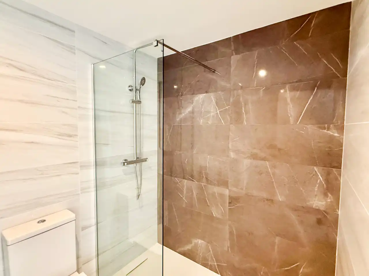 Bathroom of Flat for sale in Torrevieja  with Air Conditioner, Heating and Terrace