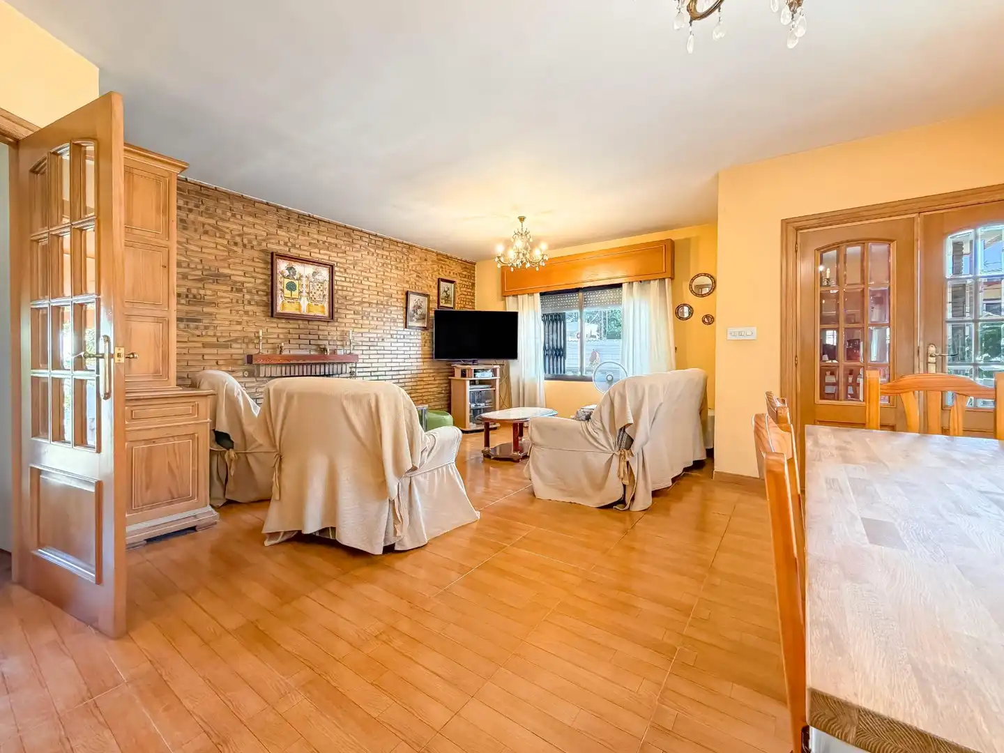 Sala d'estar de Casa o xalet en venda en L'Eliana amb Aire condicionat, Jardí privat i Terrassa