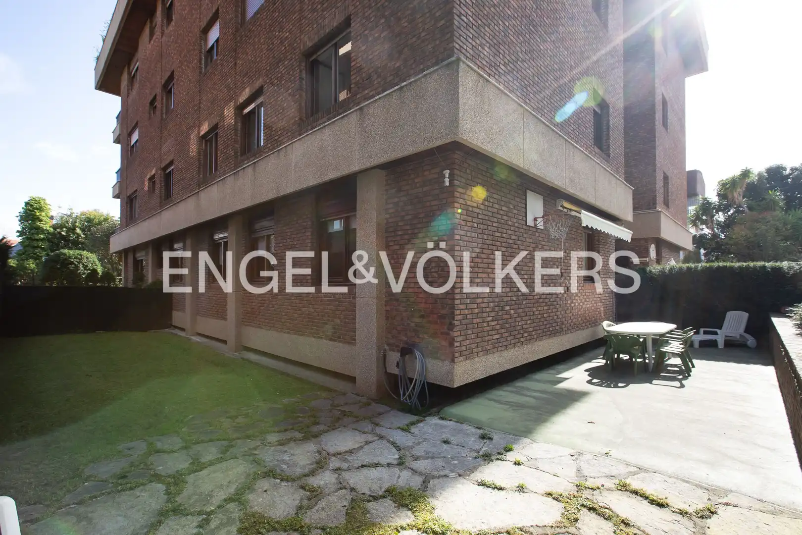 Vista exterior de Pis en venda en Getxo  amb Calefacció, Jardí privat i Terrassa