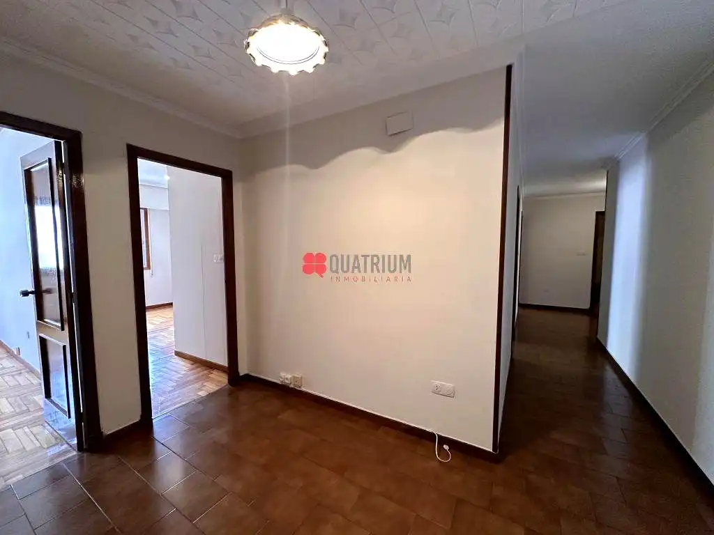Piso en venta en Ourense Capital  con Calefacción, Terraza y Trastero