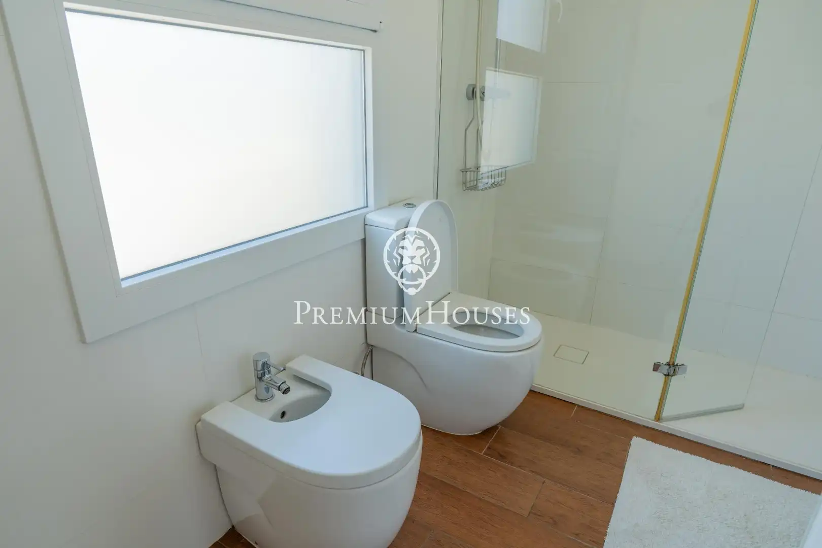 Bathroom of Houses for sale in Vilanova i la Geltrú  with Air Conditioner, Heating and Private garden
