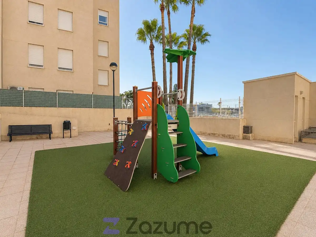 Terrasse von Dachboden zur Miete in Málaga mit Klimaanlage, Heizung und Privatgarten