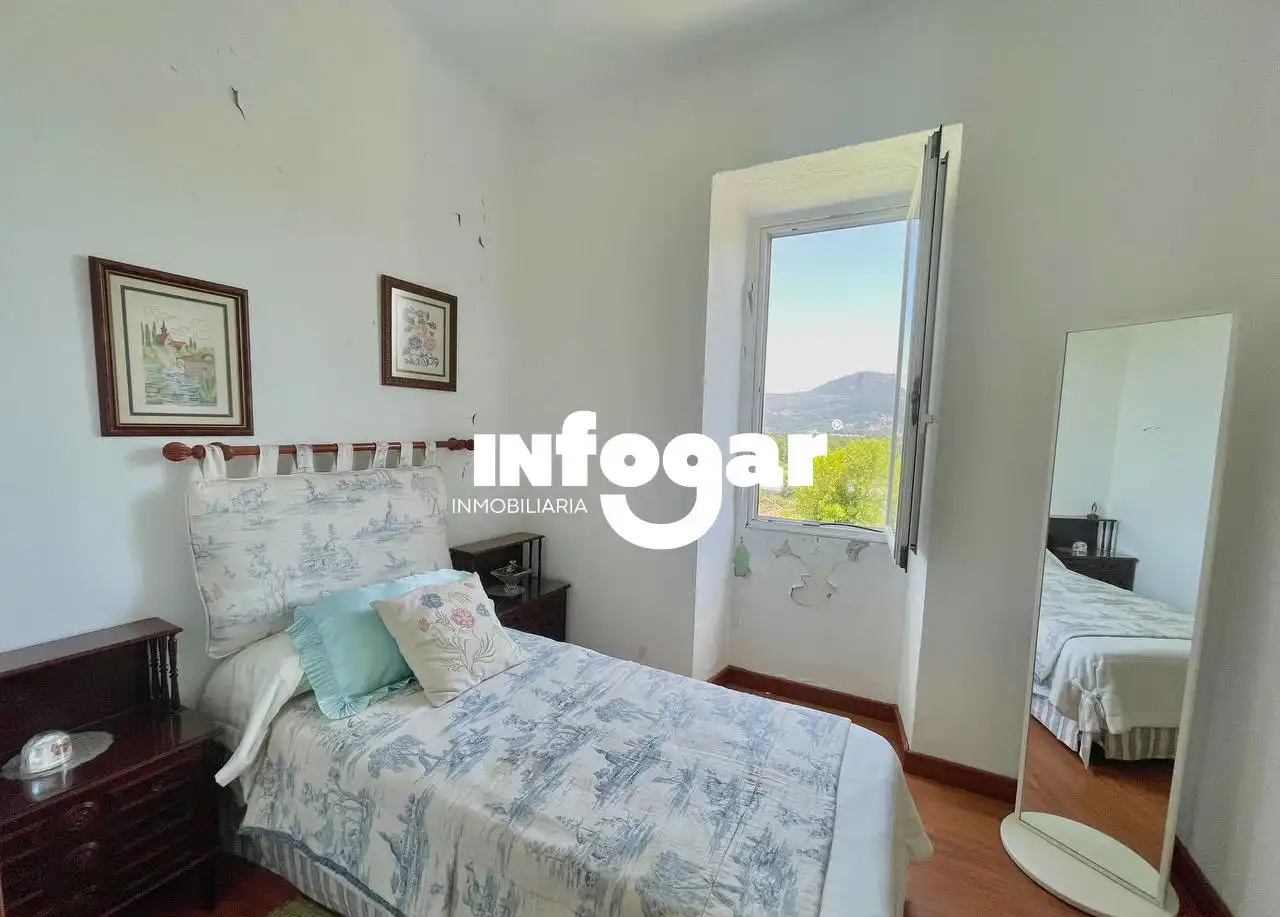 Dormitori de Casa o xalet en venda en O Rosal   amb Jardí privat, Parquet i Terrassa