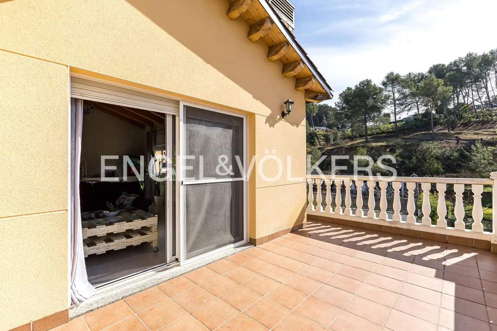 Vista exterior de Casa o xalet en venda en Rubí amb Calefacció, Jardí privat i Parquet