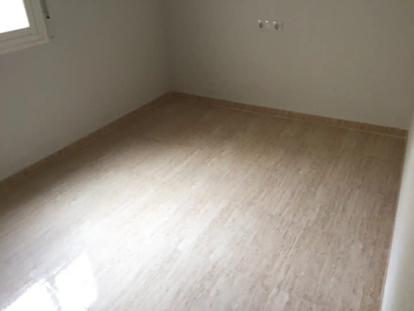 Schlafzimmer von Wohnungen zum Verkauf in Fuente Vaqueros mit Ofen und Waschmaschine